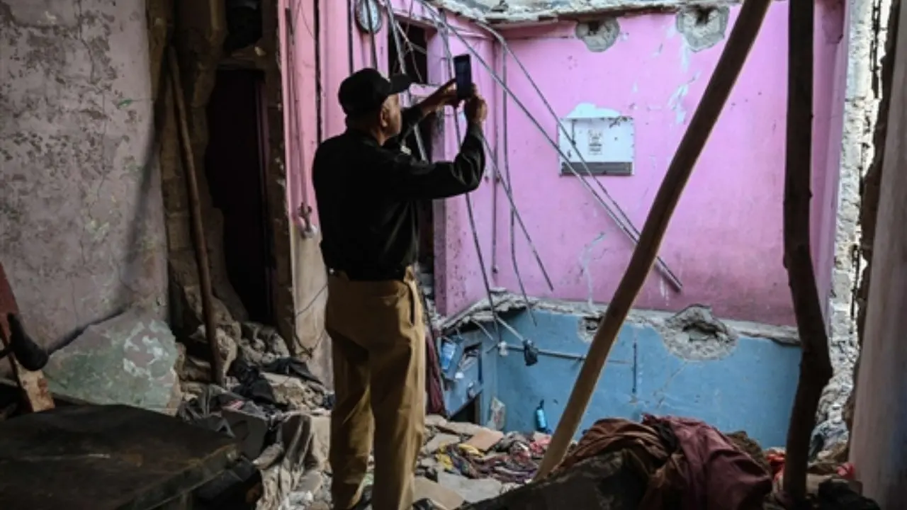 16 killed, 14 injured in gas leak explosion in Karachi residential building